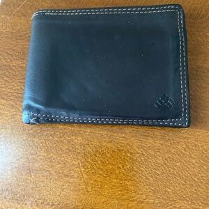 Columbia wallet good condition